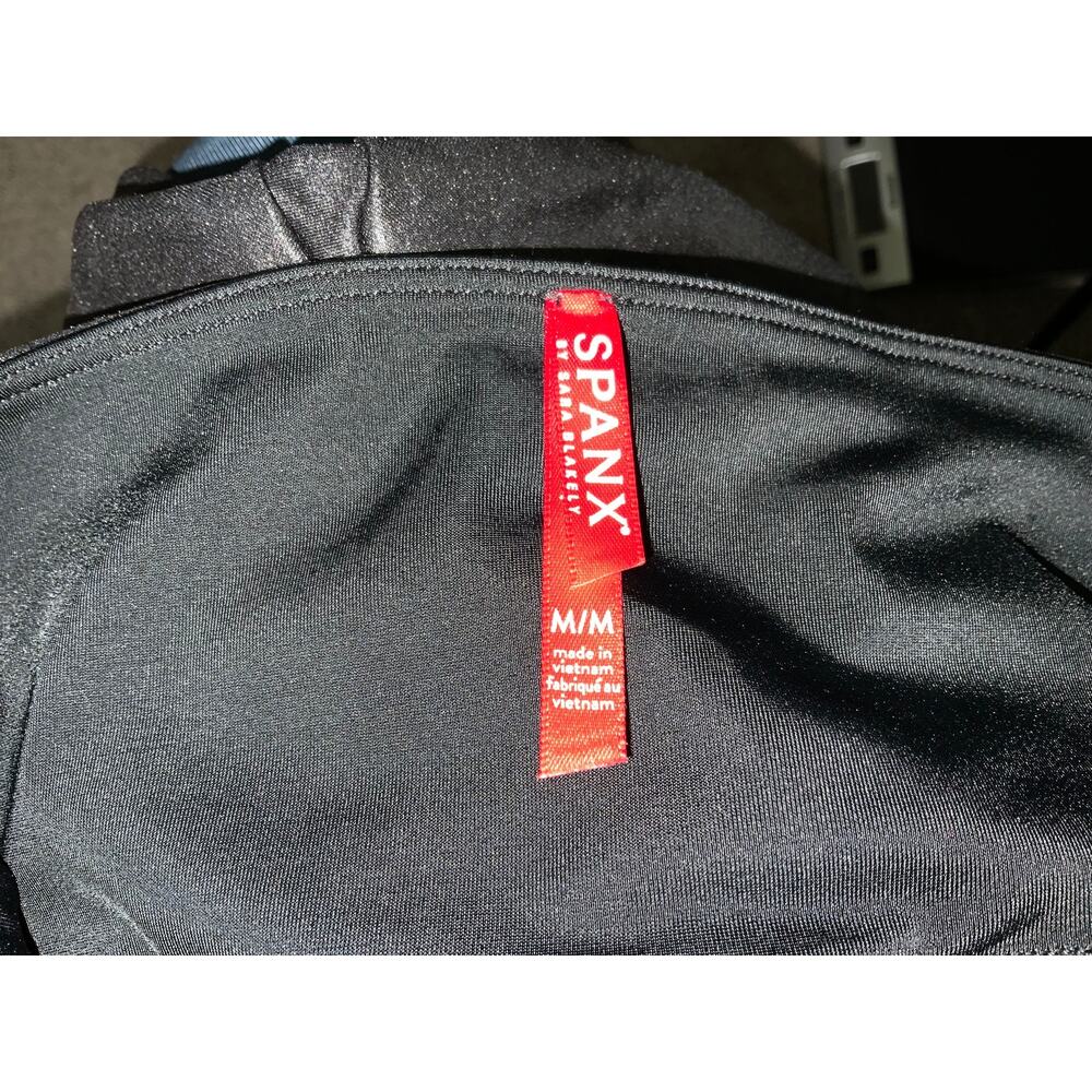 Spanx Liquid Faux Leather Black Leggings - Size Medium - Picture 4 of 4